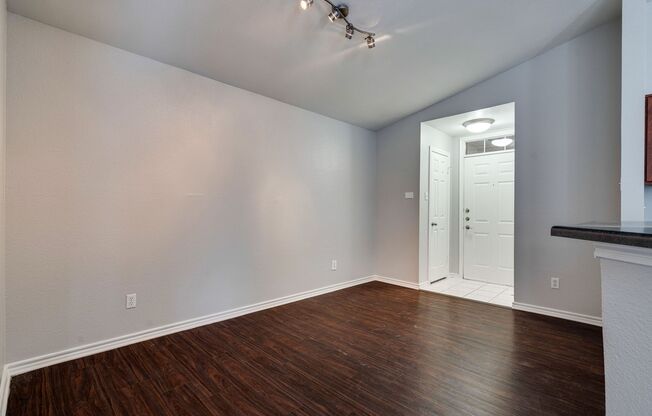 2 beds, 2 baths, $1,650, Unit Unit 213