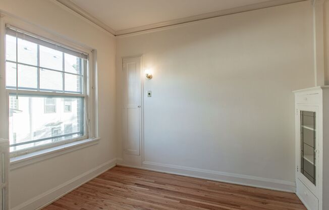 Studio, 1 bath, 450 sqft, $925, Unit 20-203