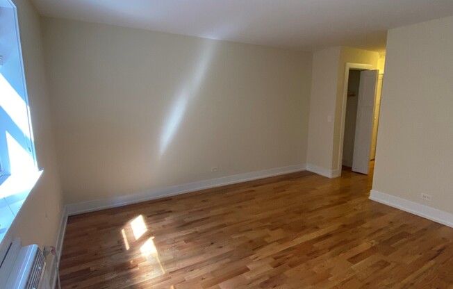 555 W Arlington Pl