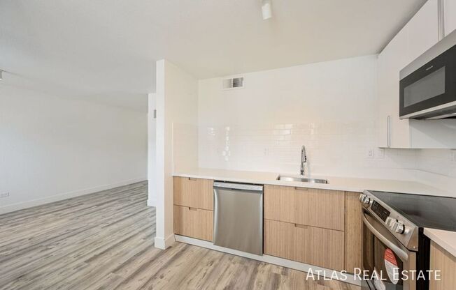 Studio, 1 bath, 600 sqft, $895, Unit 2550 N Ogden St - Unit 12