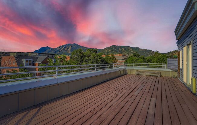 AMAZING LOCATION 2 Bed 2 Bath Condo In The Heart of Downtown Boulder - Available NOW!