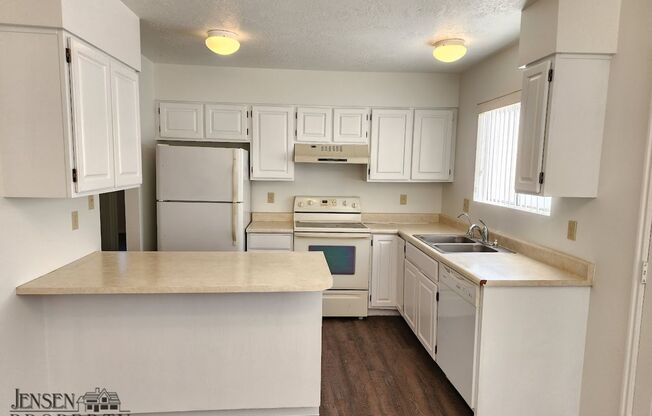 2 beds, 1 bath, $1,575