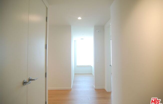 2 beds, 2.5 baths, 1,720 sqft, $5,500, Unit 2406