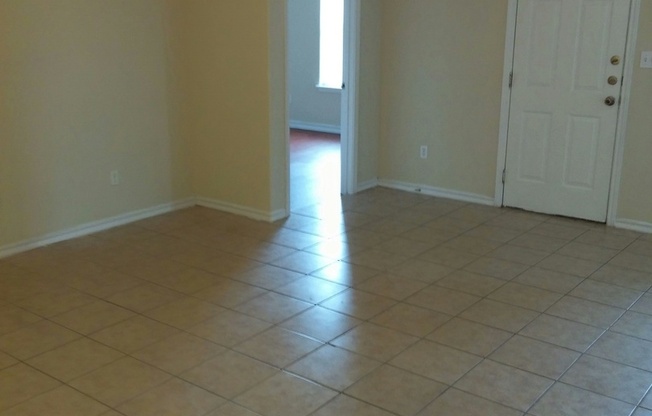 3 beds, 2 baths, 1,380 sqft, $1,350, Unit 2102