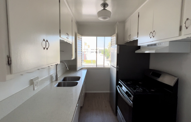 1 bed, 1 bath, $2,025, Unit 06