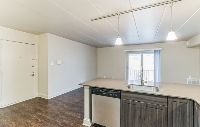 1 bed, 1 bath, 704 sqft, $1,750, Unit F34