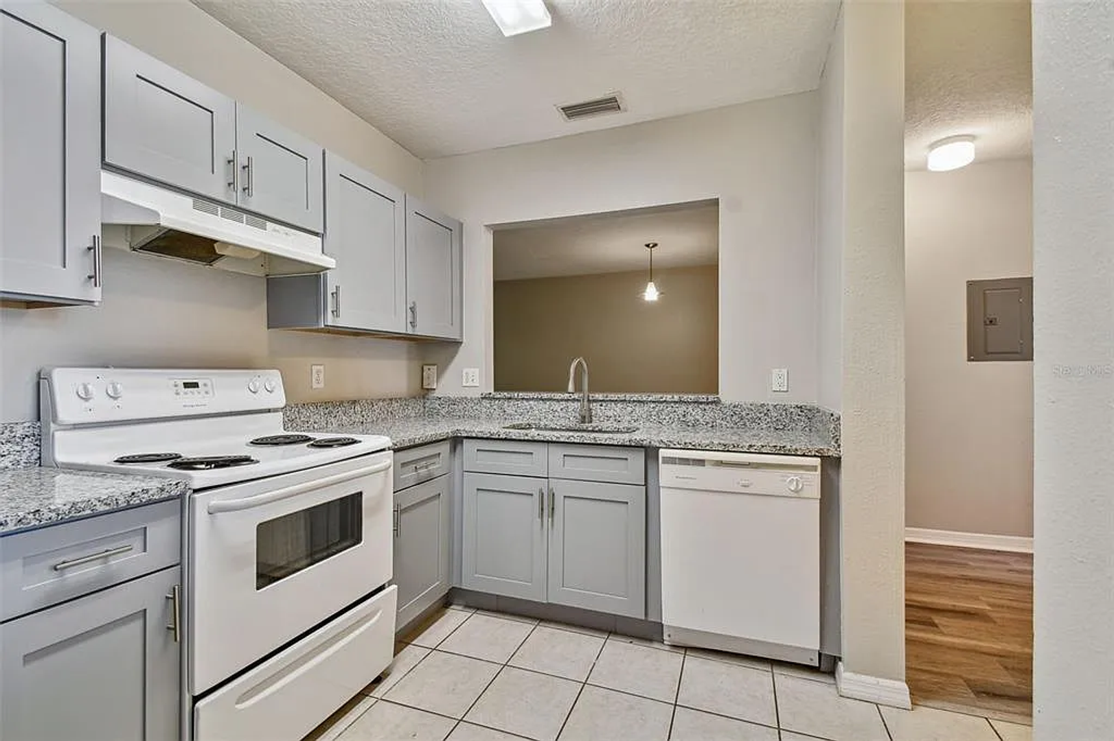 Spacious 3-Bedroom Condo in The Villages of Bloomingdale – Gated Community Living!