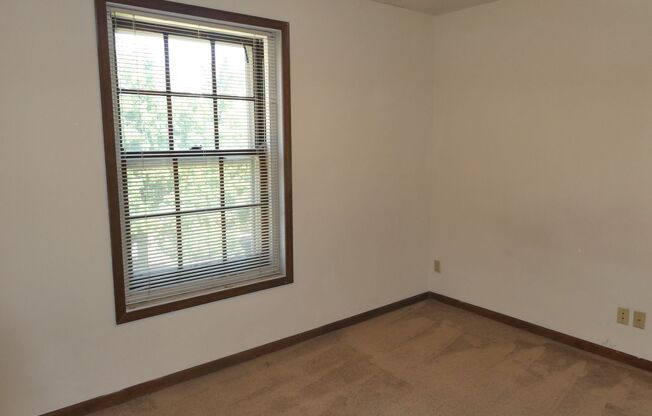 4 beds, 2 baths, $2,000, Unit Apt A