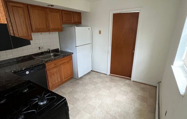 1 bed, 1 bath, 800 sqft, $995, Unit 2-C