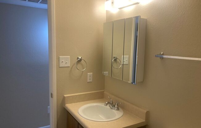 1 bed, 1 bath, 670 sqft, $1,175, Unit 208