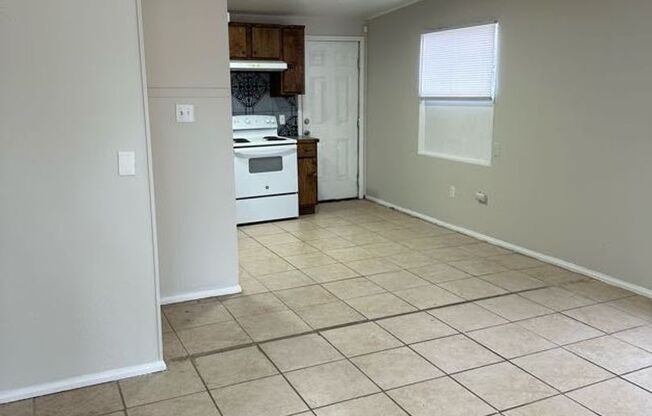 2 beds, 1 bath, $750