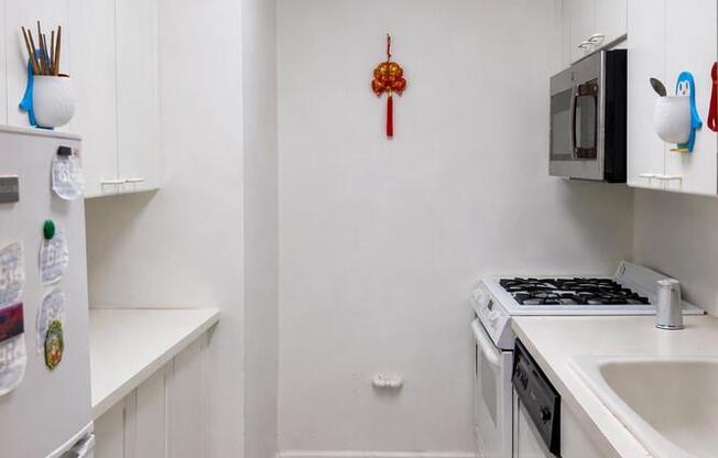 Studio, 1 bath, 649 sqft, $3,800, Unit 17L