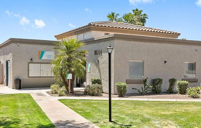 2 beds, 2 baths, $1,575, Unit 221