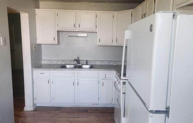 2 beds, 1 bath, 800 sqft, $1,200, Unit Unit 1