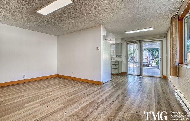 Renovated Washougal 2 Bed 1 Bath Duplex Water/Sewer Included!!