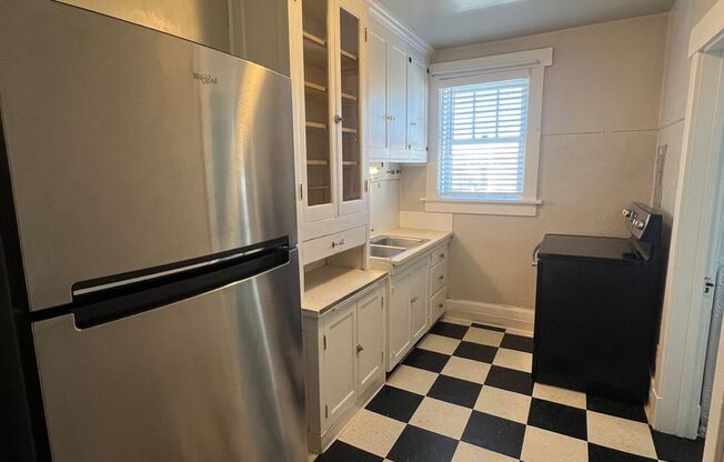 Studio, 1 bath, 400 sqft, $1,350, Unit L