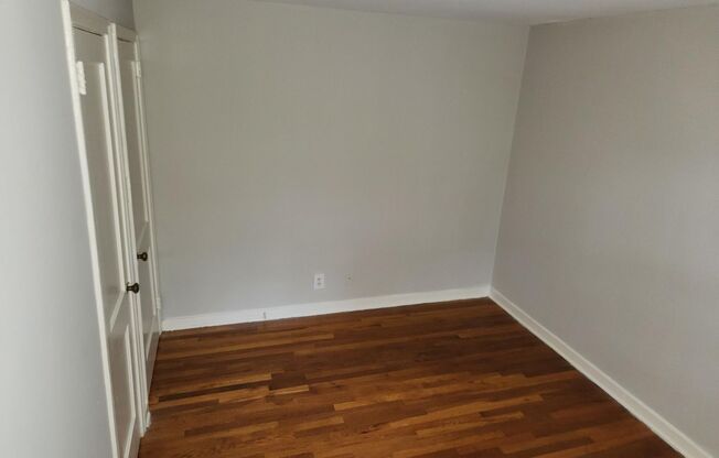 2 beds, 1 bath, 897 sqft, $2,335, Unit E-14