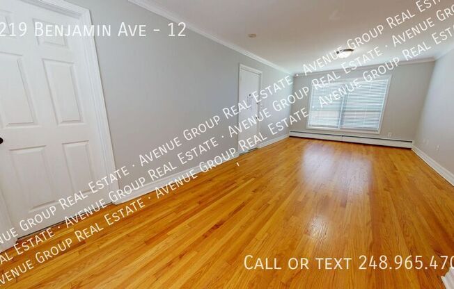 3219 BENJAMIN AVE