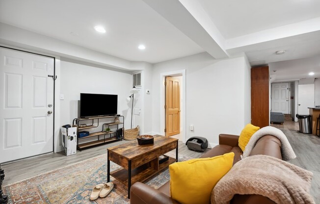 2 beds, 1 bath, 800 sqft, $3,700, Unit 1A