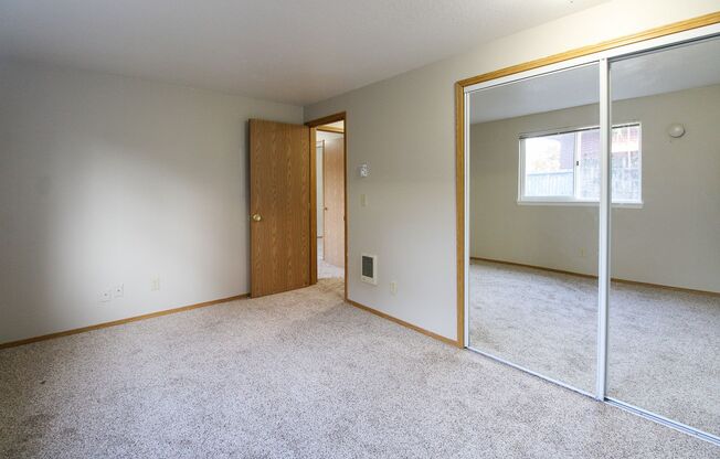 2 beds, 1 bath, 840 sqft, $1,295, Unit 78