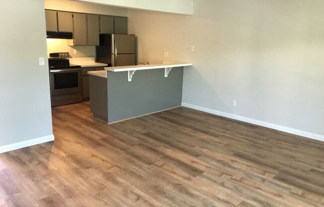 Awesome Remodeled Top Floor condo in Point Loma Tennis Club