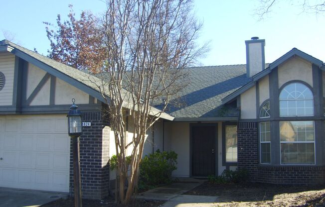 Lovely home near shopping, E.G. schools and parks