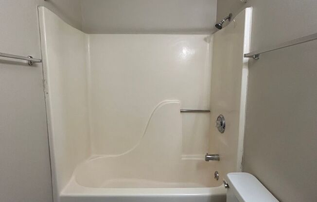 1 bed, 1 bath, 750 sqft, $850, Unit #25