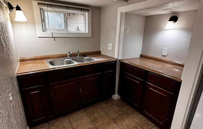 2 beds, 1 bath, $1,150, Unit 3411 Unit 2