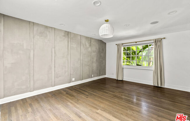 9559 SHERWOOD FRST LN