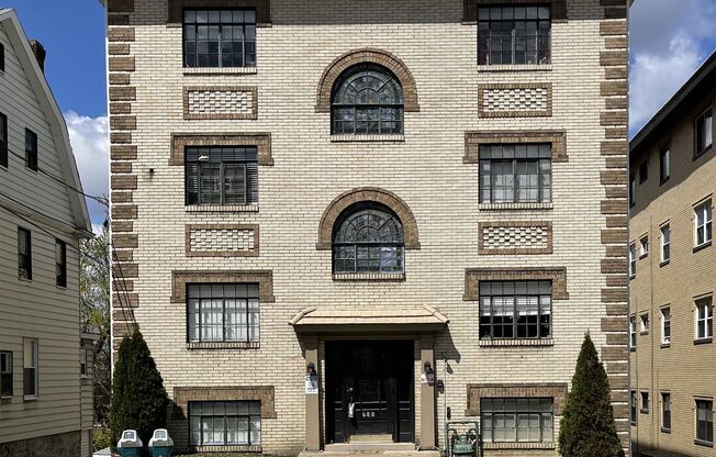 680 Florida Ave Apt 1