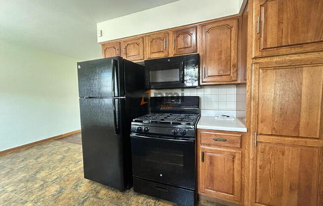 8136 GRACE PL