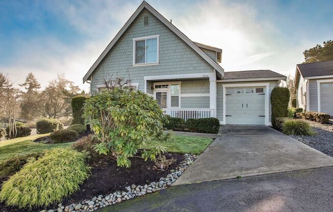 Gorgeous- Fully Furnished Home in Holmes Harbor, Pet Friendly and Landscape Included!