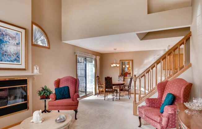 2Bed/1.5Bath with LOFT Townhouse in West Bloomington- Avail Aug 1