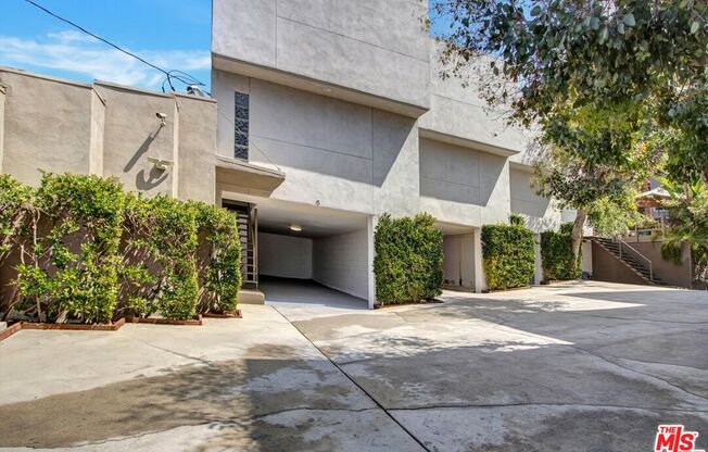 2 beds, 1.3 baths, $4,500, Unit 5