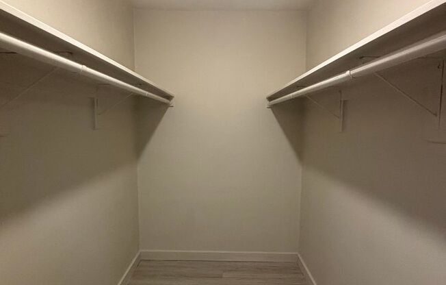 1 bed, 1 bath, 650 sqft, $1,389, Unit SUX-220