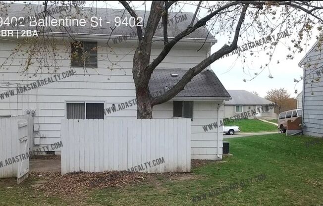 Affordable 3 Bedroom/1.5 Bath Duplex in Overland Park-Available in MAY!!
