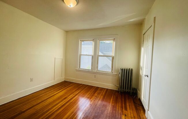 3 beds, 1 bath, $1,525, Unit 101 Bristol Street-2