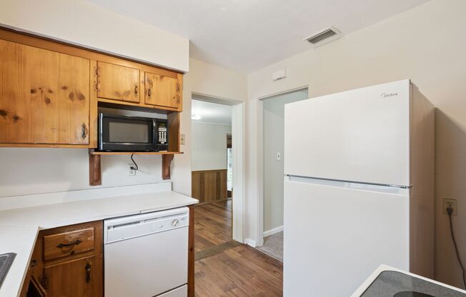 2028 ALBERT LEE PKWY