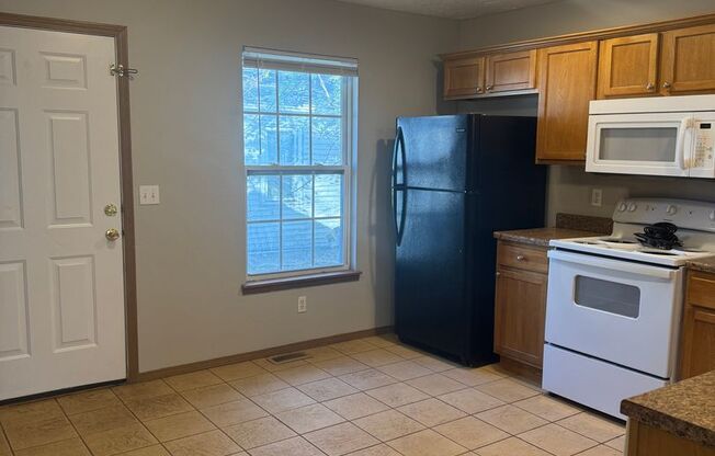 2 beds, 1 bath, 1,000 sqft, $850, Unit 809 E Garfield  A