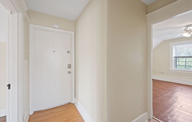 2 beds, 1 bath, $1,550, Unit 2549 4