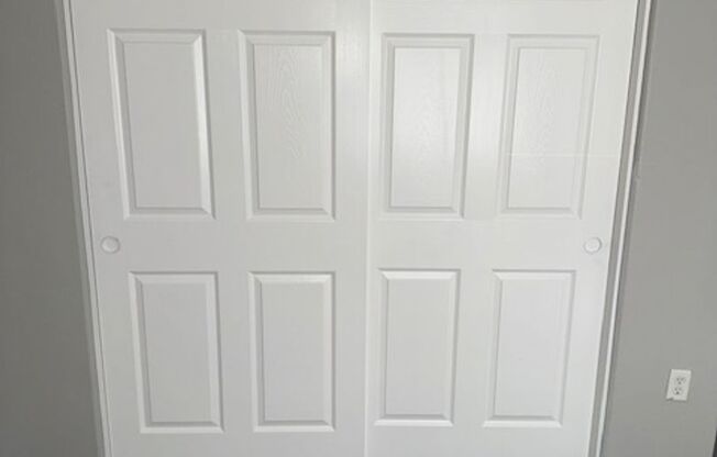 2 beds, 2 baths, $1,400, Unit Unit 2127, Bldg 32