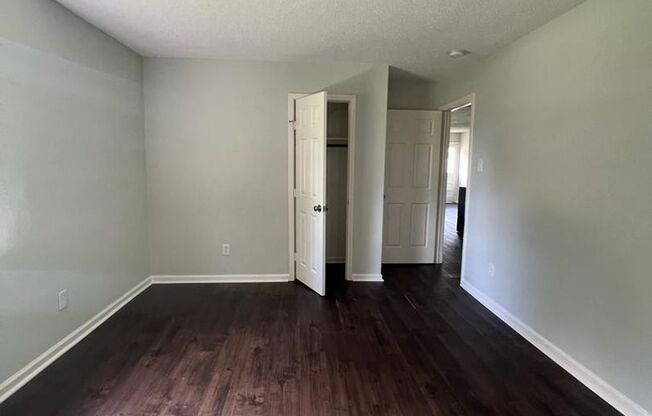 3 beds, 2 baths, $1,300