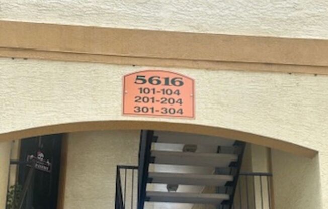 Third floor 1B/1B condo with balcony at The Pinnacle in Carrollwood ! $1425/mo