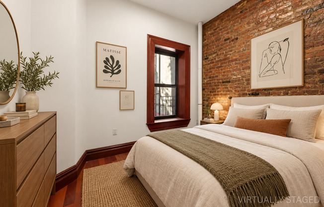 214 E 82 ST