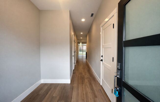 6 - 12 Mth Lease Available - Prairie Commons Luxury Townhome for Lease - 11918 NE 108th St