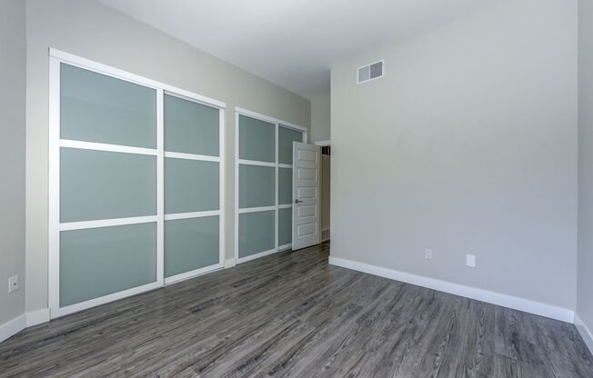 2 Bedroom Condo in Great Location with Pool and Underground Parking!!