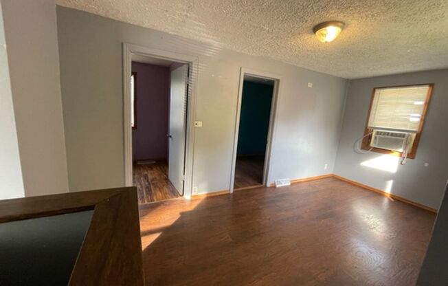 2 beds, 1 bath, $1,095