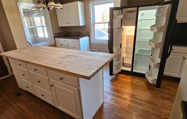 Newly Renovated 3-Bedroom Townhome with Chic Features