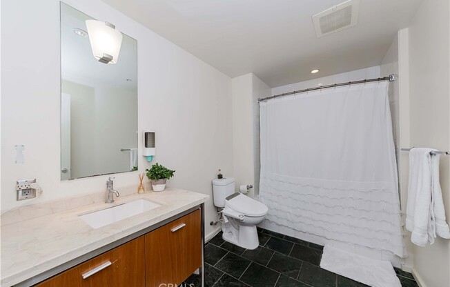 1 bed, 1 bath, 920 sqft, $2,900, Unit 909