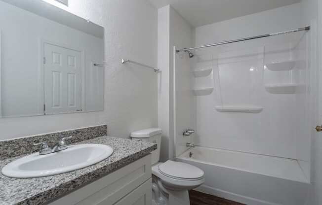 Luxurious Bathroom at Castlewood Apartments, Clute, 77531